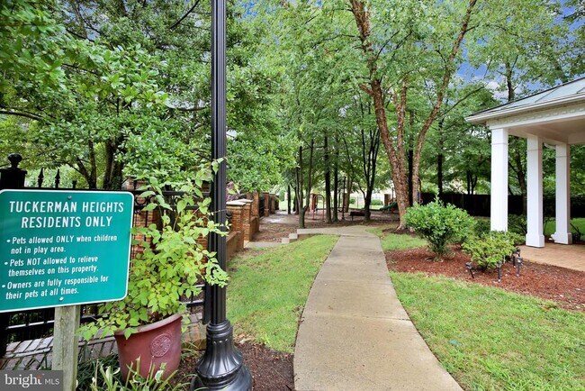 Building Photo - 10555 Tuckerman Heights Cir