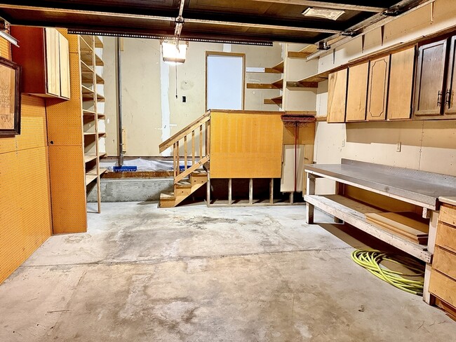 Building Photo - 7426 S 700 E