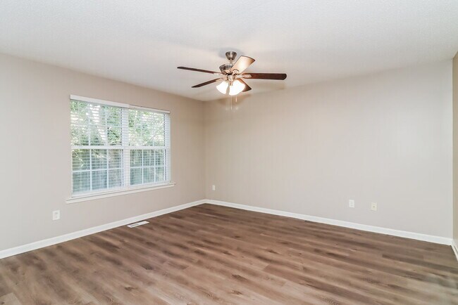 Building Photo - 69 Middlebrook Dr