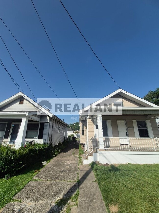 Building Photo - 2717 Dakota Ave