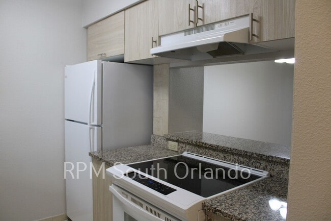 Building Photo - Two bed and Two bath Condo by Mall of Mill...