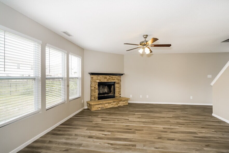 Building Photo - 8117 Retreat Ln