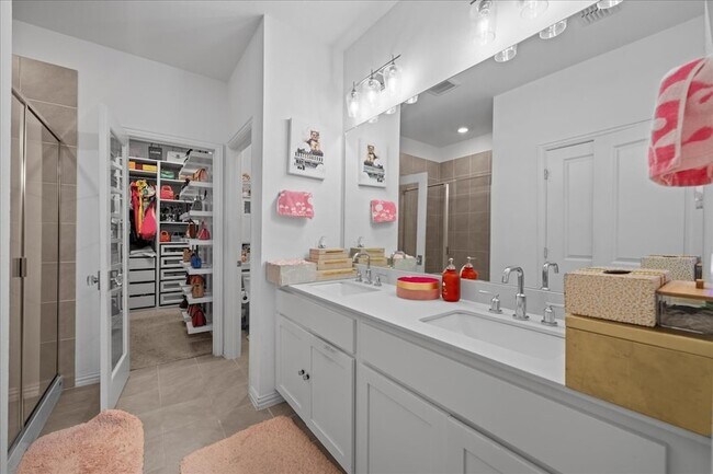 Building Photo - 13217 Ridings Dr