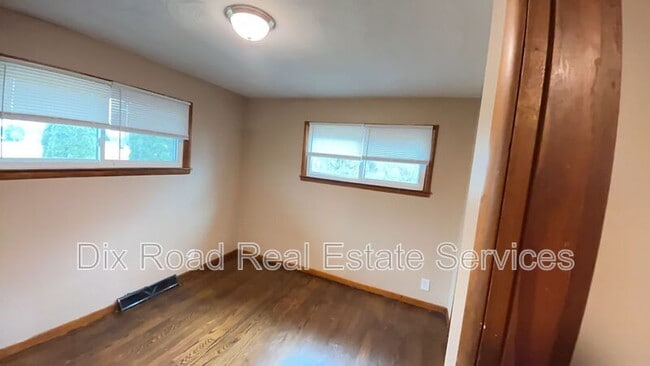 Building Photo - 677 Mark Ave