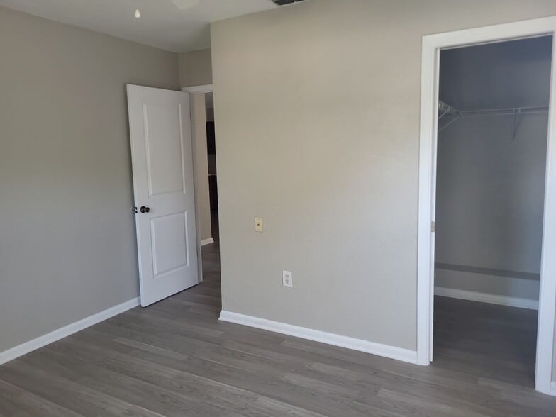 Building Photo - 2540 E Constance Ct