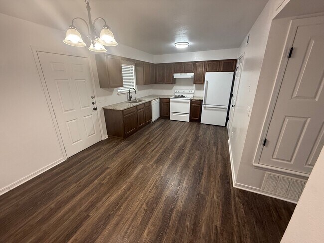 Building Photo - 2938 Gossett Dr
