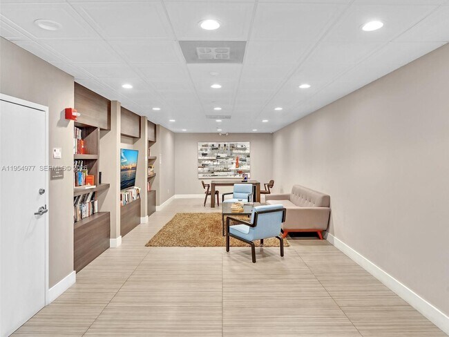 Building Photo - 3675 N Country Club Dr