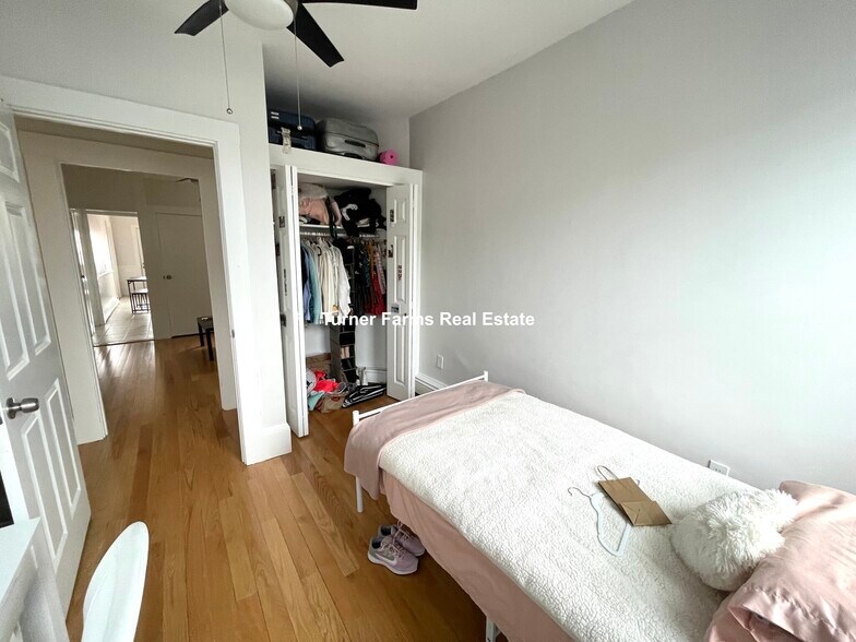 Building Photo - 27 Lambert St