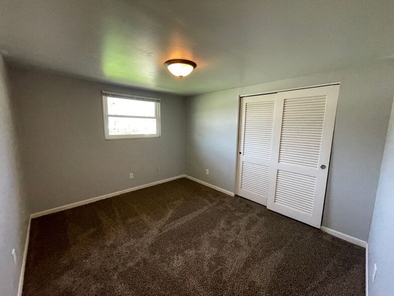 Building Photo - 2306 Deerwood Dr