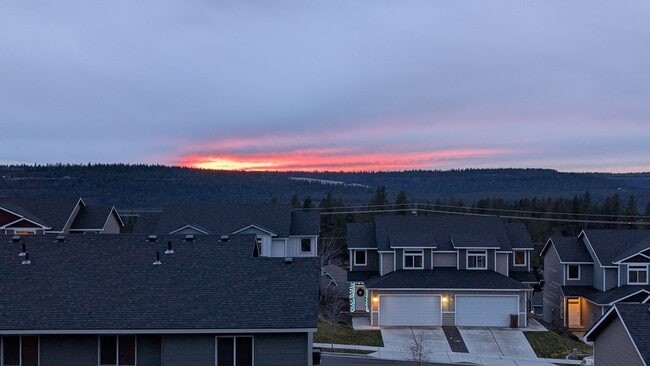 Building Photo - Charming North Spokane Home in a Quiet Neighborhood ? Limited-Time Move-In Special: Half Off Your...