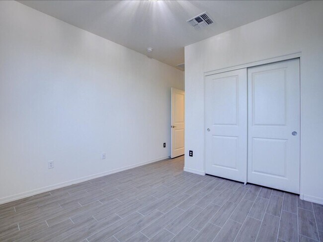 Building Photo - 3 Bedroom 2 Bathroom With Office/Flex room Located in RANCHO SAHUARITA!