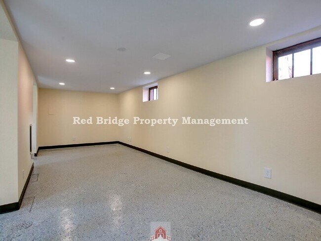 Building Photo - 5022 NE 23rd Ave