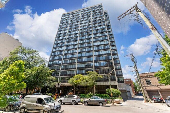 Building Photo - 2754 N Hampden Ct