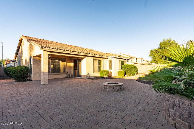 Building Photo - 453 W Lantana Pl