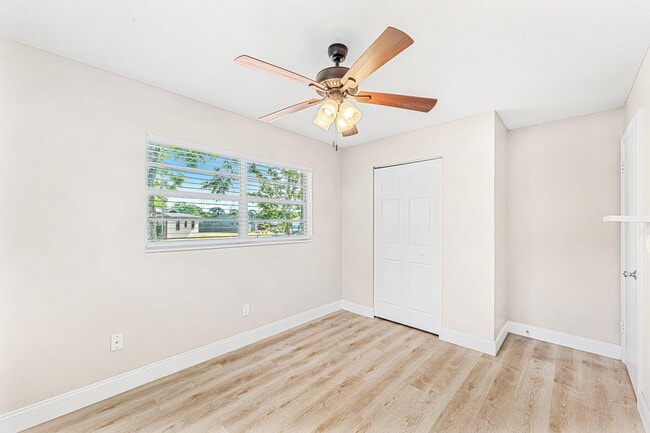 Building Photo - 2160 Fairlane Dr