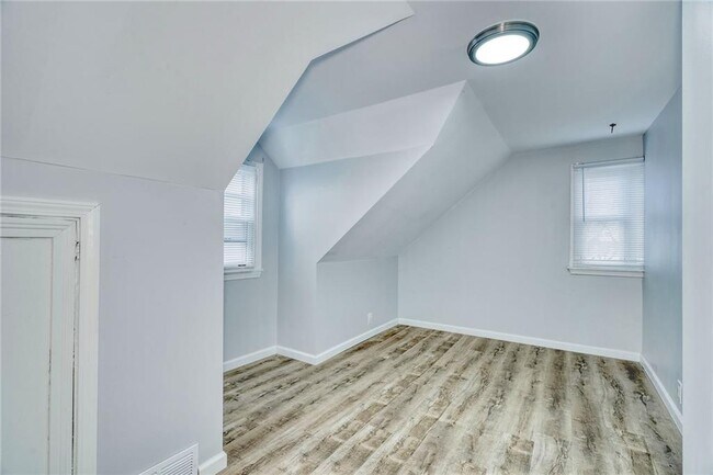 Building Photo - 1070 Gravel Rd