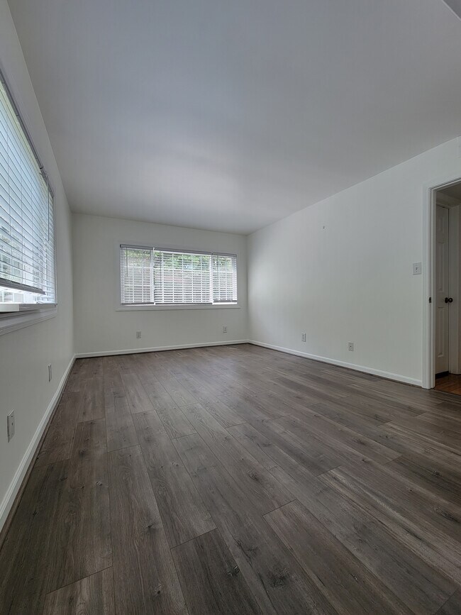 Building Photo - 1445 Monroe Dr NE