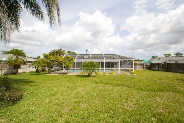 Building Photo - Beautiful & Modernized 3 Bed/3 Bath Pool Home For Rent in PSL!