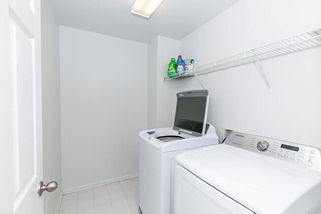 Building Photo - 827 Charles Bank Ave SE