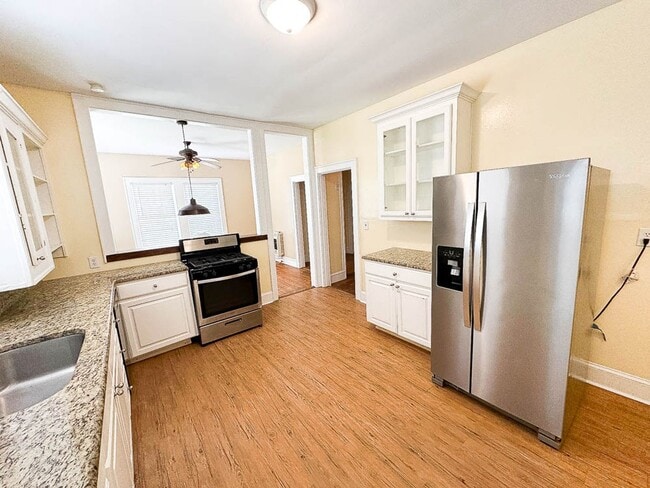 Building Photo - Large 4 bedroom in Highland!