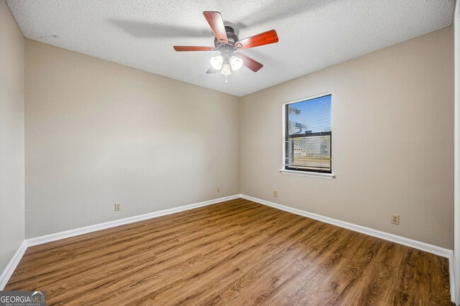 Building Photo - 132 N Woodvalley Dr