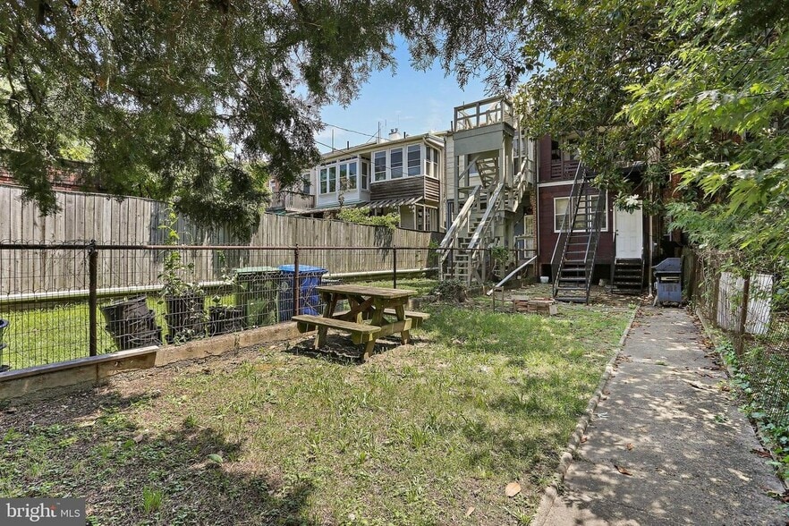 Building Photo - 2822 Guilford Ave
