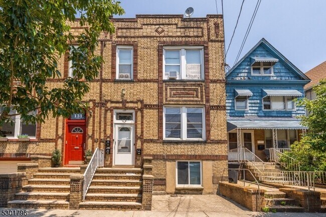 Primary Photo - 129 W 15th St