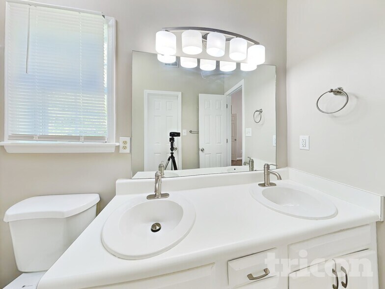 Building Photo - 1240 Bacardi Ct