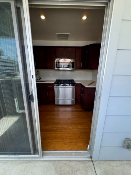 Building Photo - 5567 Inglewood Blvd
