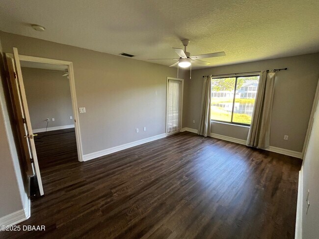 Building Photo - 138 Blue Heron Dr