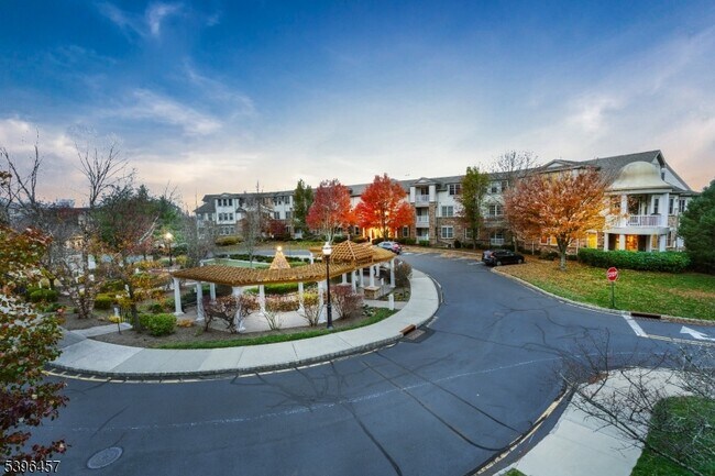 Building Photo - 265 Victoria Dr