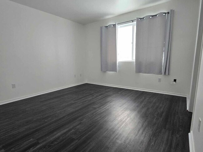 Building Photo - 3807 Easthaven Ave