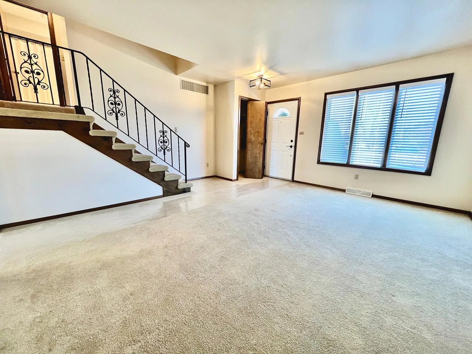 Building Photo - 205 Juniper Dr