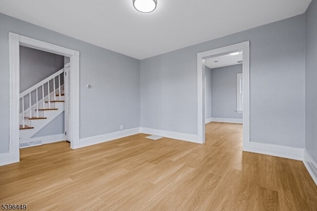 Building Photo - 8 Woodside Ave