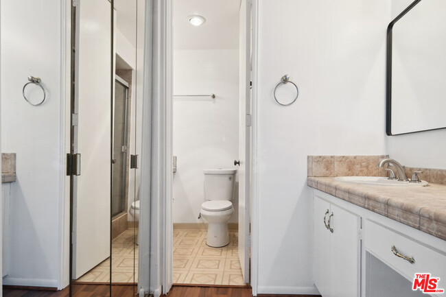 Building Photo - 6515 Green Valley Cir