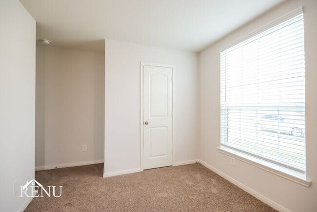 Building Photo - 10414 Sweetwater Creek Dr