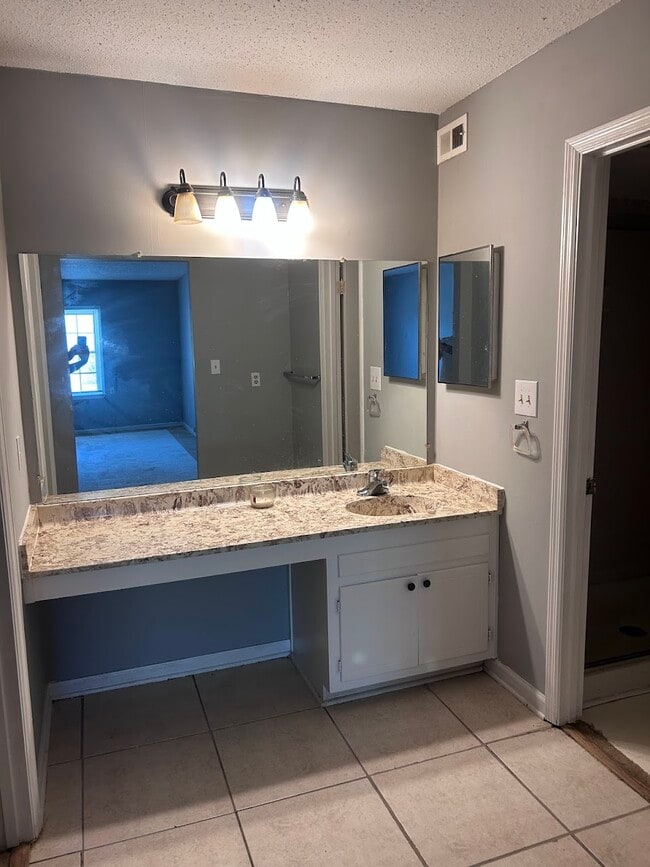 Building Photo - 2940 Parc Lorraine