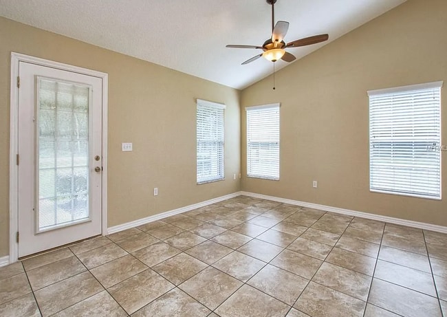 Building Photo - Charming 3/2 with large fenced yard!