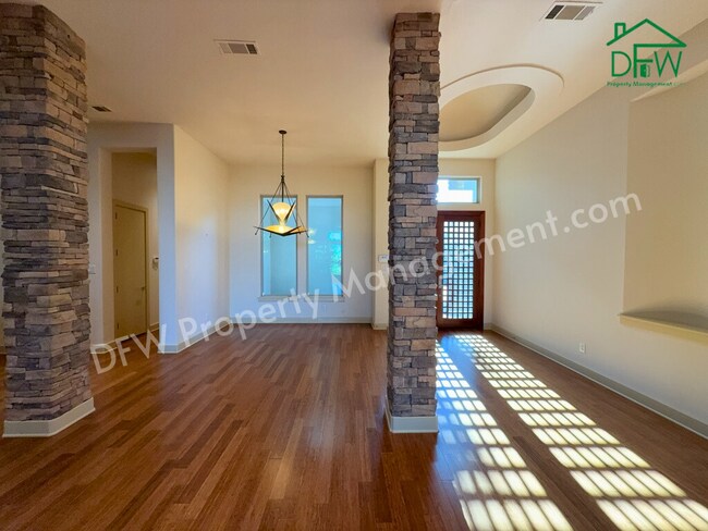 Building Photo - 4 Bedroom, 4 1/2 Bathroom Home with Pool for Lease in Irving