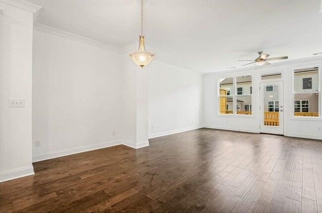 Building Photo - 4590 Sims Pk Overlook