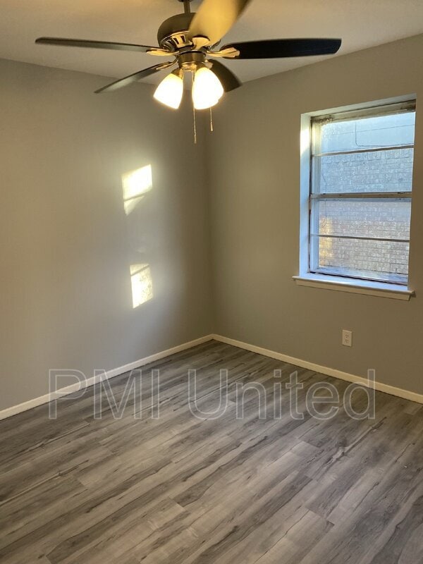 Building Photo - 729 Lisa Ln