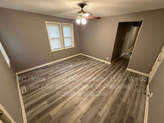 Building Photo - 1110 W 41st Terrace