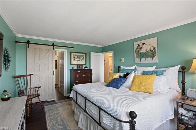 Building Photo - Algonquin Park