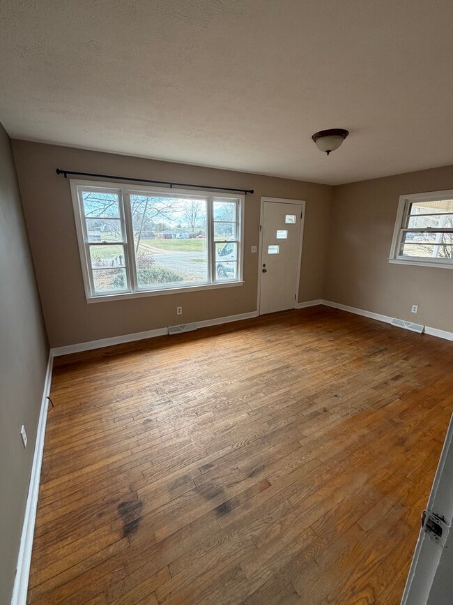 Building Photo - 1842 Orchard Dr