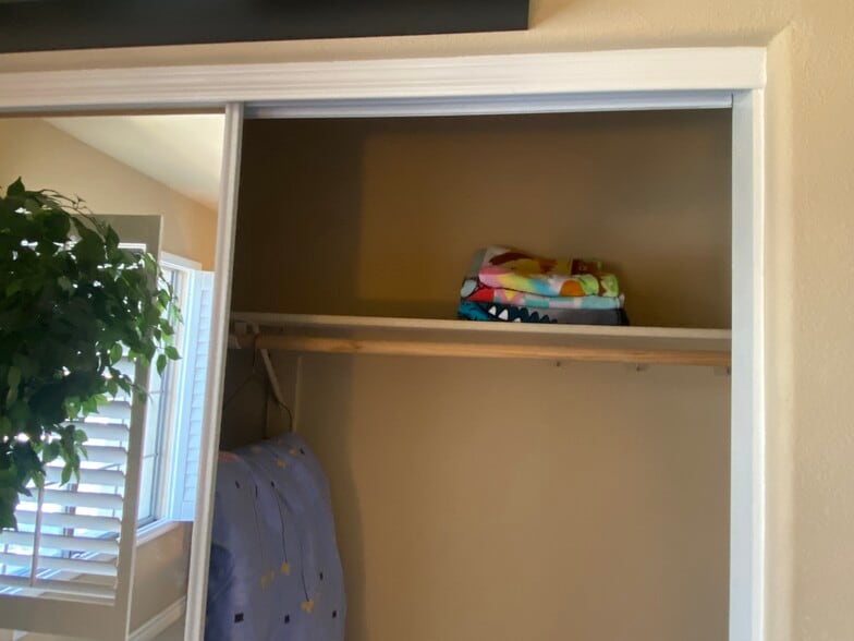 Building Photo - 1350 S Greenfield Rd