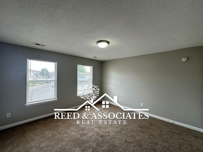 Building Photo - 2-Story Home Located in Quiet Cove!