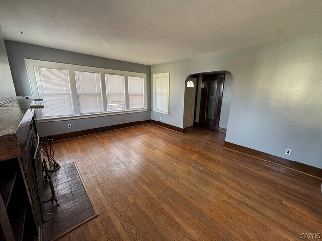 Building Photo - 295-97 N Midler Ave