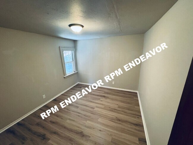 Building Photo - “Move-In Ready 2BR St. Louis Home with Bonus Room"