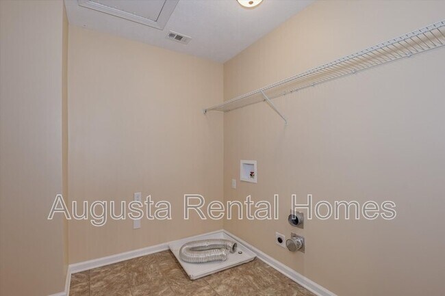 Building Photo - 1036 Lancaster Way