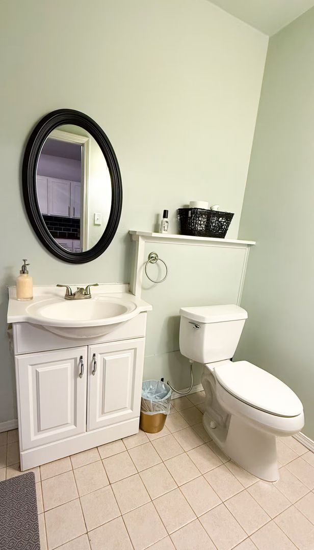 Building Photo - MOVE IN READY!!